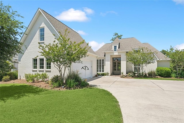 view of front of house featuring a front lawn and a garage