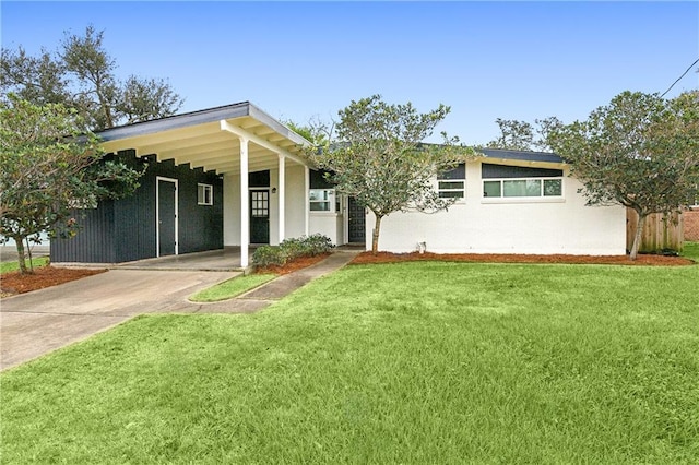 view of front of house with a front yard and a carport