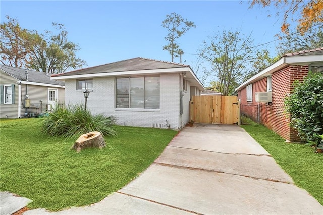 view of front of home with a front lawn