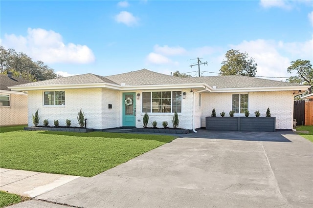 ranch-style house featuring a front yard