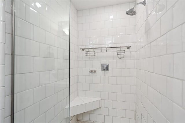 bathroom featuring tiled shower