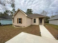 view of front of house with a front yard