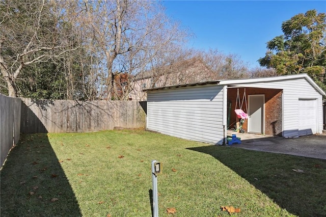 view of yard with an outbuilding and a garage