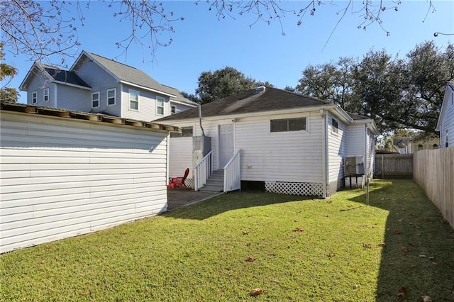 back of house featuring a yard