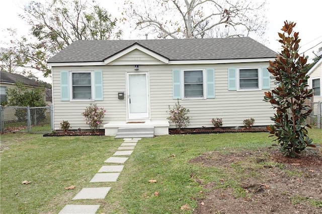 view of front facade with a front yard