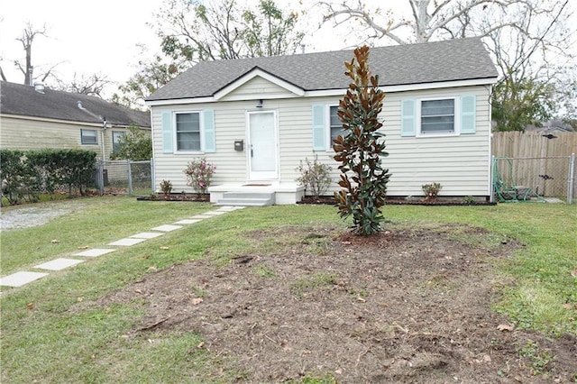 bungalow-style house featuring a front lawn