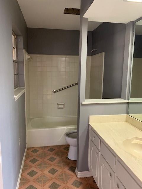 full bathroom featuring vanity, toilet, and tiled shower / bath