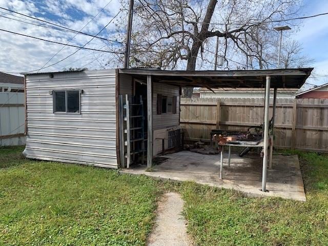 view of outdoor structure featuring a yard