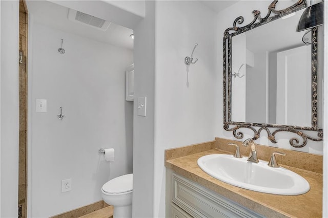 full bathroom featuring visible vents, vanity, and toilet