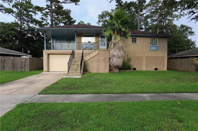 view of front of property featuring a front lawn and a garage