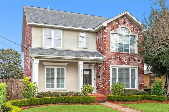 view of front property featuring a front yard