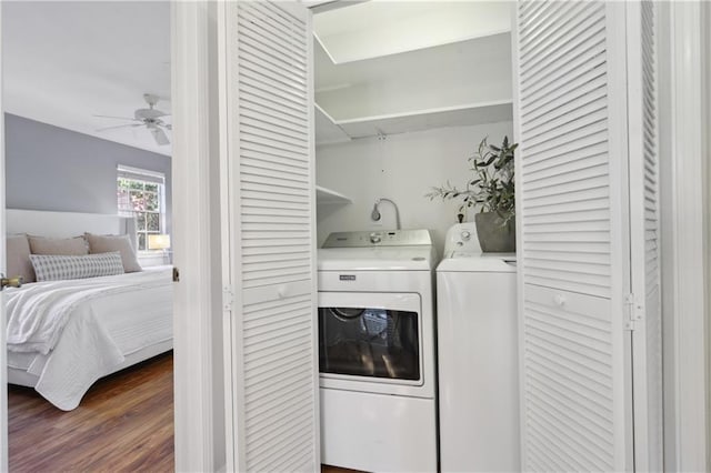 clothes washing area with dark hardwood / wood-style flooring, separate washer and dryer, and ceiling fan