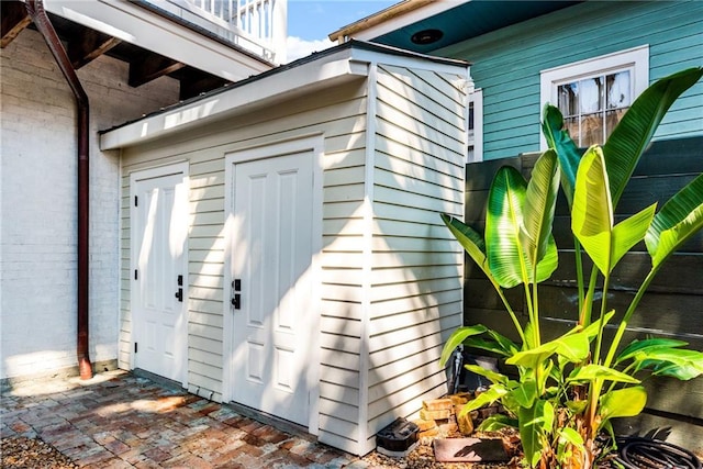 view of outbuilding