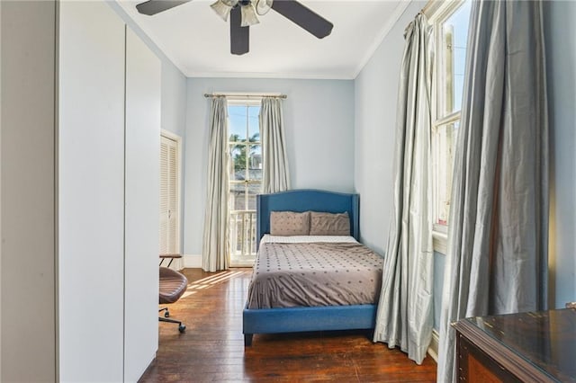 bedroom featuring ceiling fan, crown molding, and dark hardwood / wood-style floors