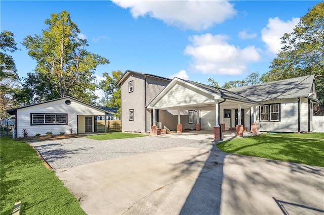 view of front of property with driveway and a front lawn