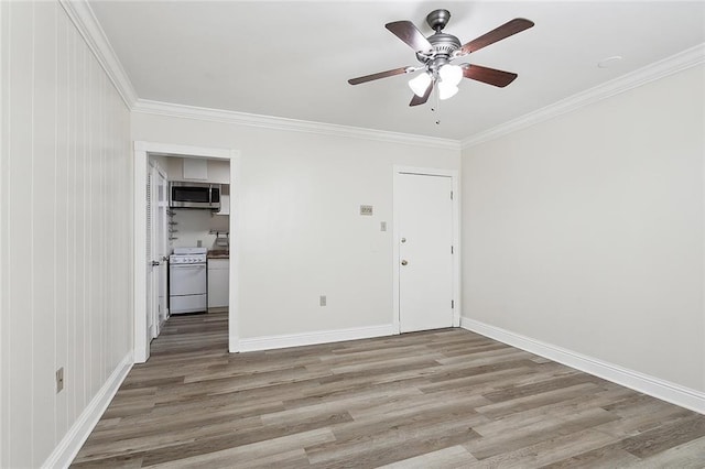 empty room with ceiling fan, light hardwood / wood-style flooring, and crown molding