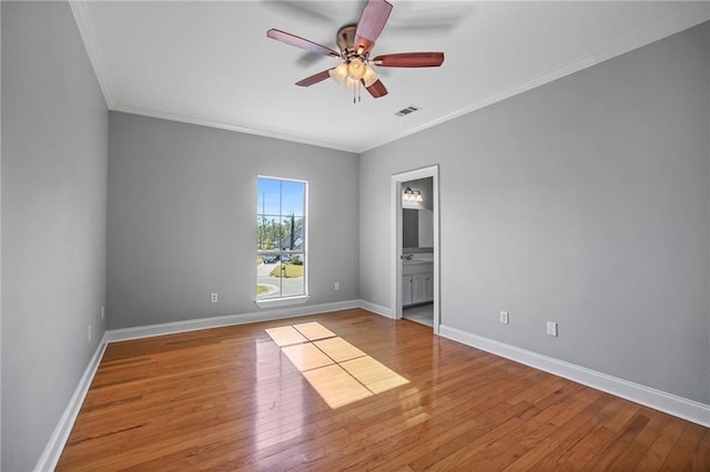 spare room featuring crown molding, light hardwood / wood-style flooring, and ceiling fan