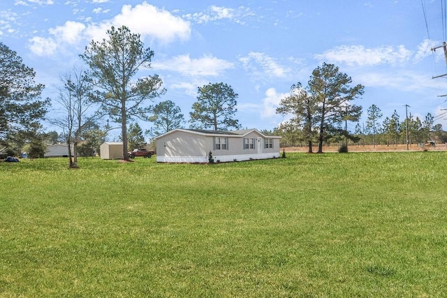 view of yard featuring a storage unit