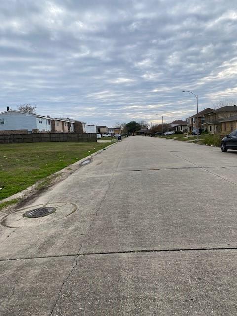 7112 Barrington Ct, New Orleans, LA 70128 - view of concrete road featuring a residential view and street lighting