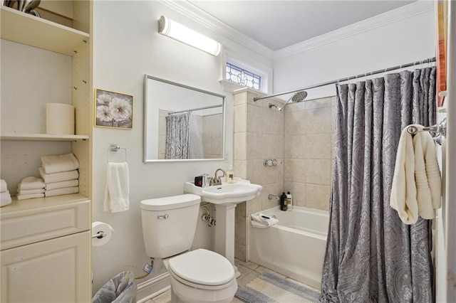 bathroom featuring shower / tub combo, crown molding, and toilet