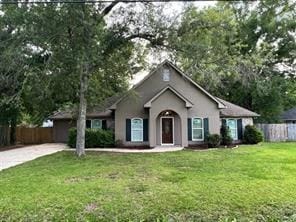 ranch-style home featuring a front lawn