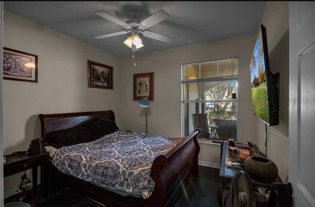 bedroom featuring ceiling fan