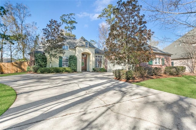 view of front of house with a front lawn