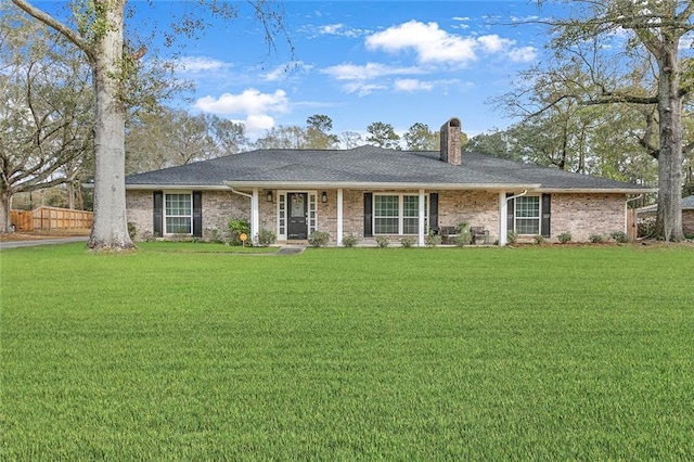 ranch-style house featuring a front yard