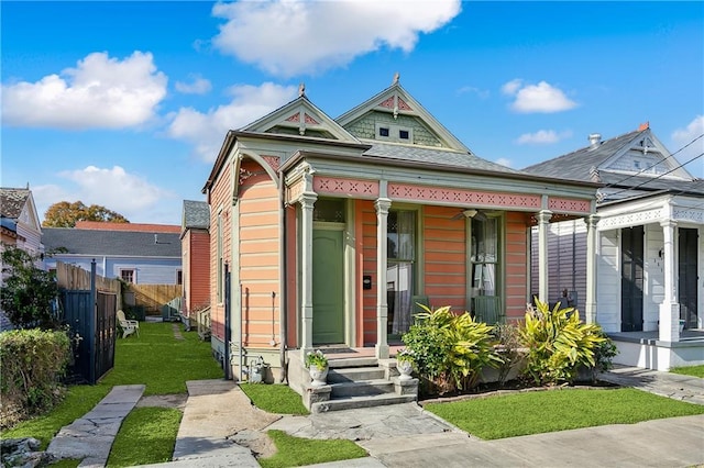 victorian house featuring a front yard