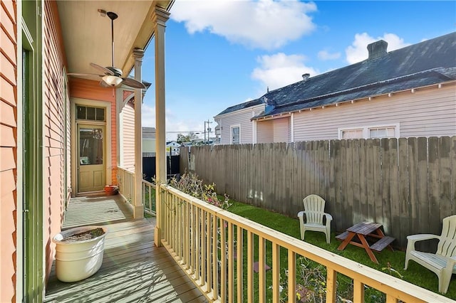 balcony featuring ceiling fan