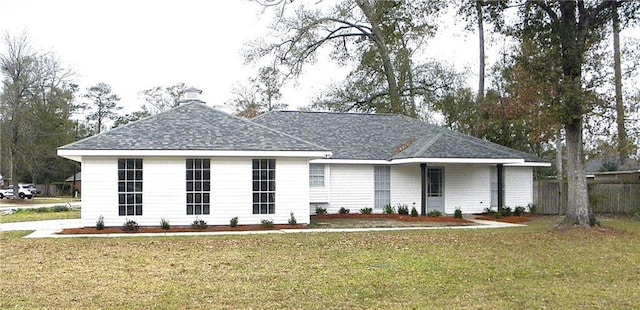 ranch-style home with a front yard