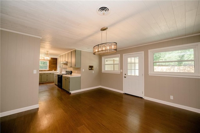 interior space with an inviting chandelier, ornamental molding, and dark hardwood / wood-style floors