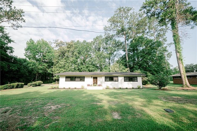 ranch-style home with a front yard