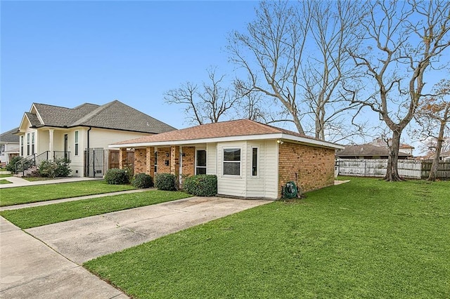 view of front of house with a front lawn