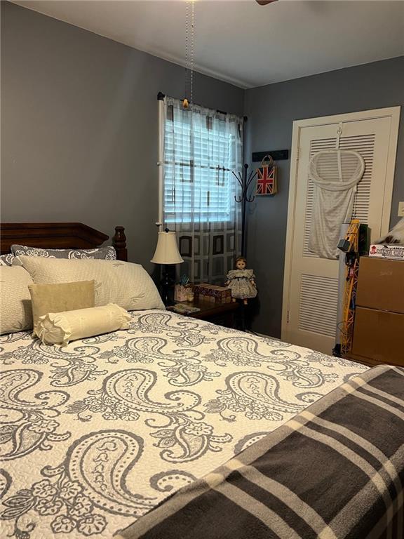 bedroom featuring a closet