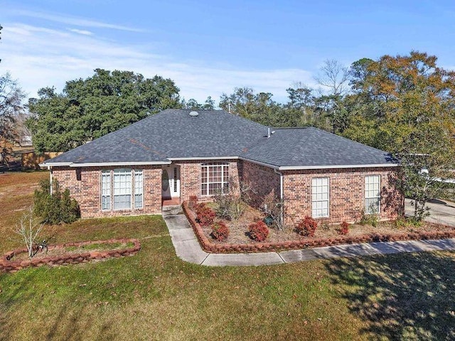 view of front of house featuring a front yard