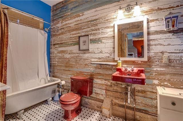 bathroom with shower / bath combo and sink