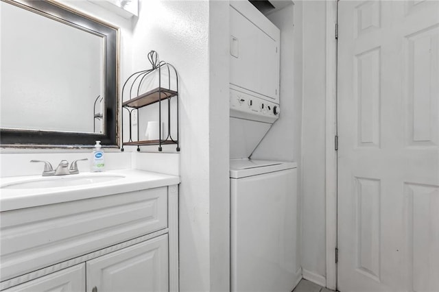 bathroom with stacked washing maching and dryer and vanity