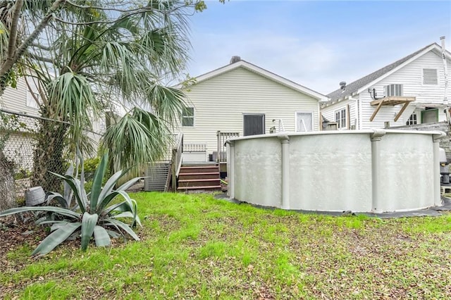 back of house featuring a lawn