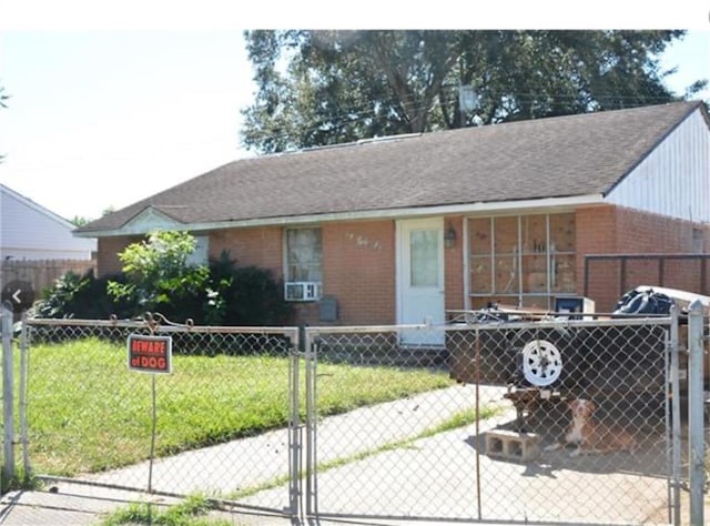 view of front facade featuring a front yard