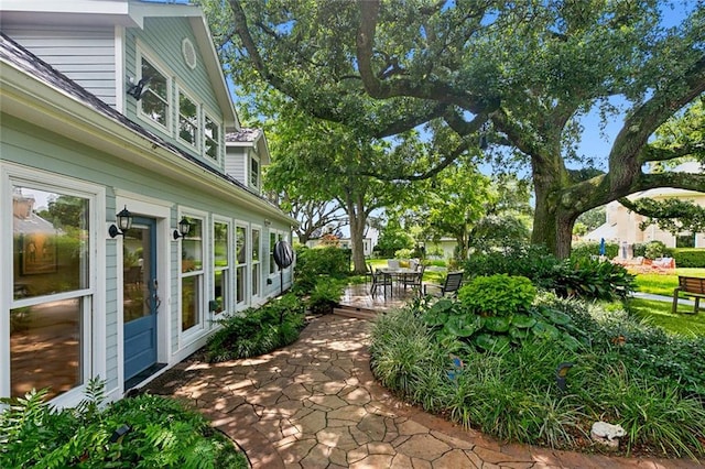 view of yard with a patio