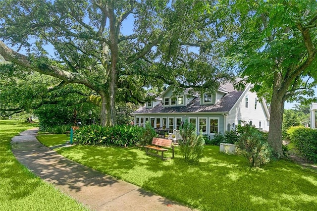 view of front facade with a front lawn