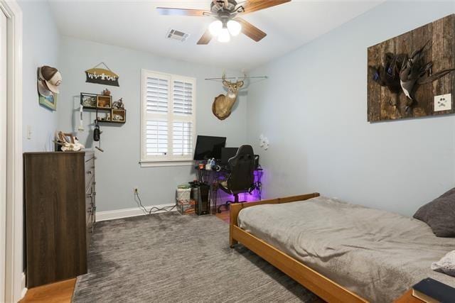 bedroom with ceiling fan