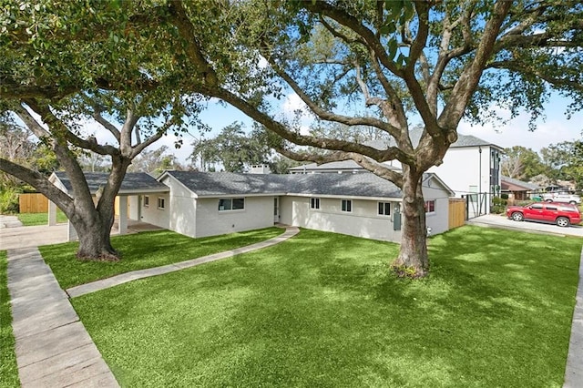 ranch-style home with a front yard