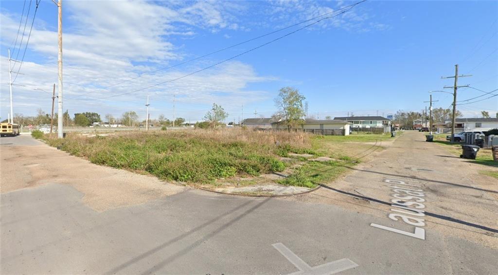 3101 Laussat Pl, New Orleans, LA 70117