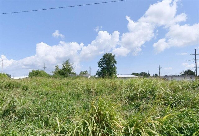 3101 Laussat Pl, New Orleans, LA 70117
