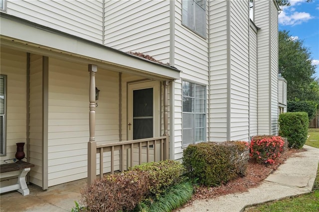 property entrance featuring a porch