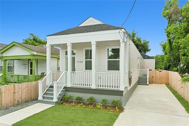 view of front facade featuring a porch