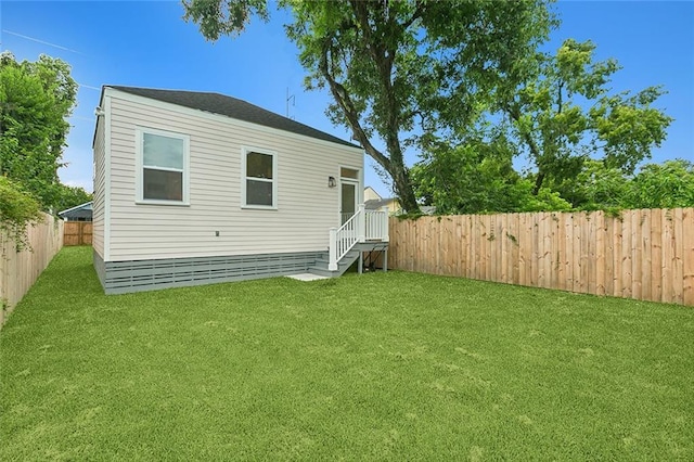 back of house featuring a yard