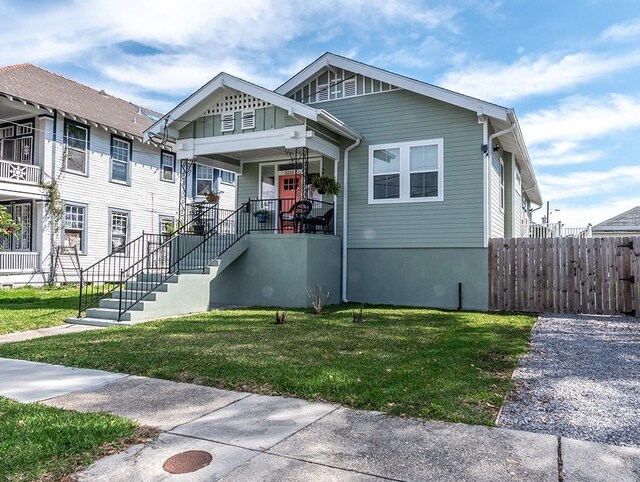 view of front of house with a front lawn and covered porch